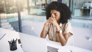 10 Bible Verses to Help You Pray through Work Stress